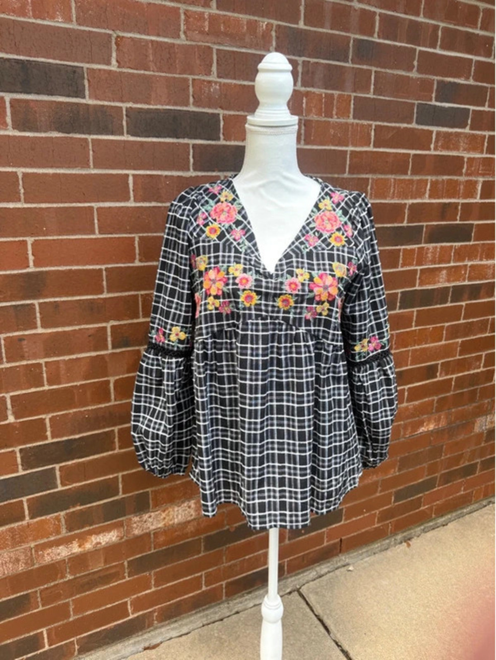 Savanna Jane Embroidered Plaid Boho Babydoll Top Women’s Medium Black Floral
